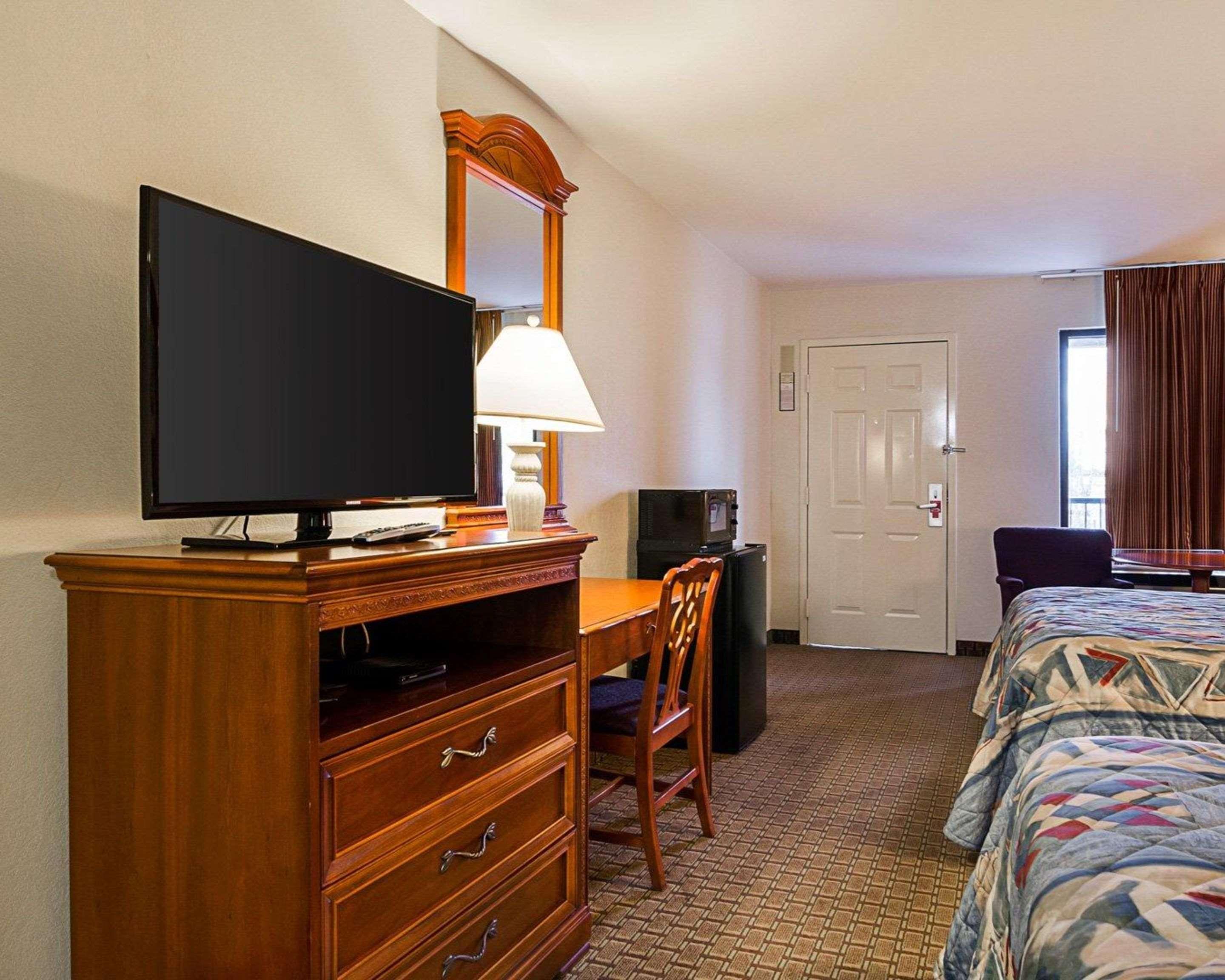 Econo Lodge Richmond Luaran gambar